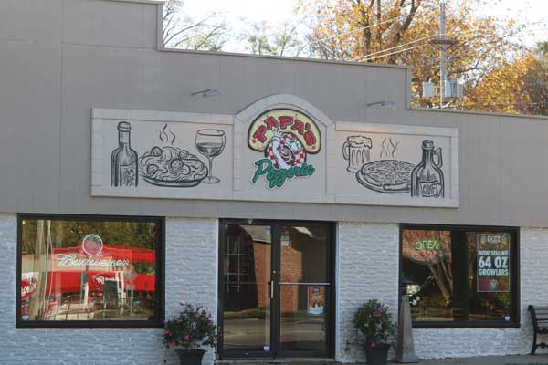 Papas Pizzeria Restaurant Front of Building